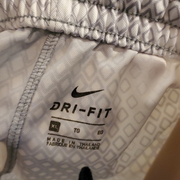 Shorts - Picture 4 of 4